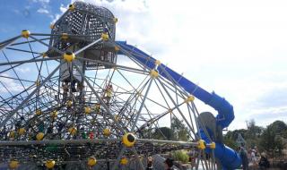 游乐场免费被挤爆 游乐场免费被挤爆